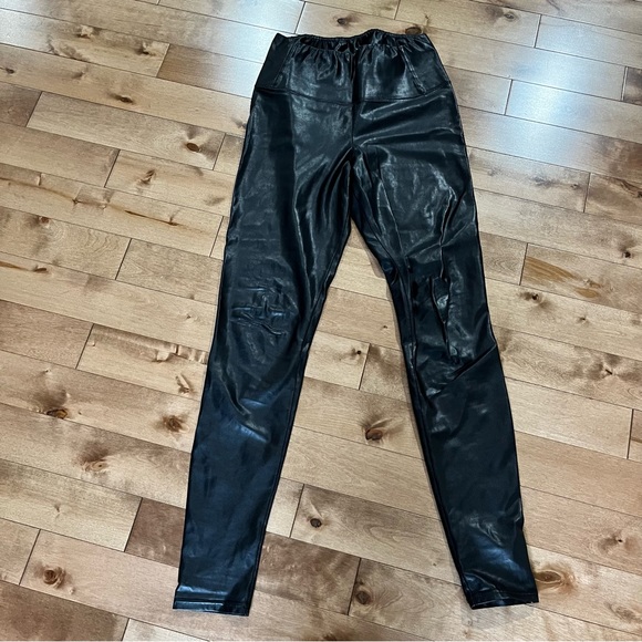 SOLD!! Aritzia Wilfred Free Daria faux leather black leggings pants - size small - Picture 2 of 15